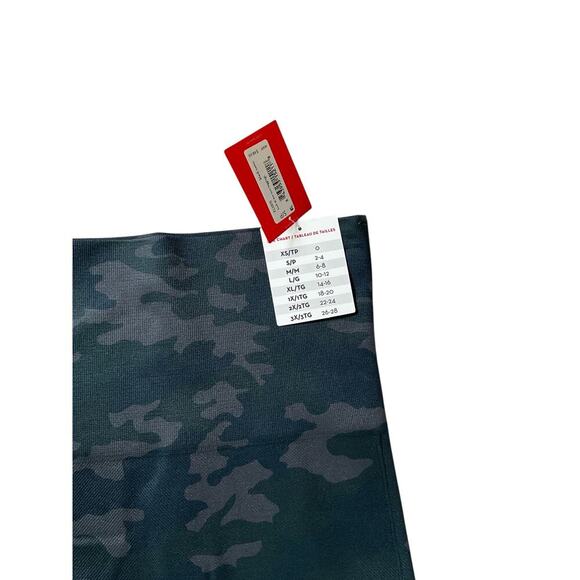 SPANX NWT Look At Me Now Dark Blue Camo Leggings Medium Active Outdoors Slimming - Picture 7 of 11